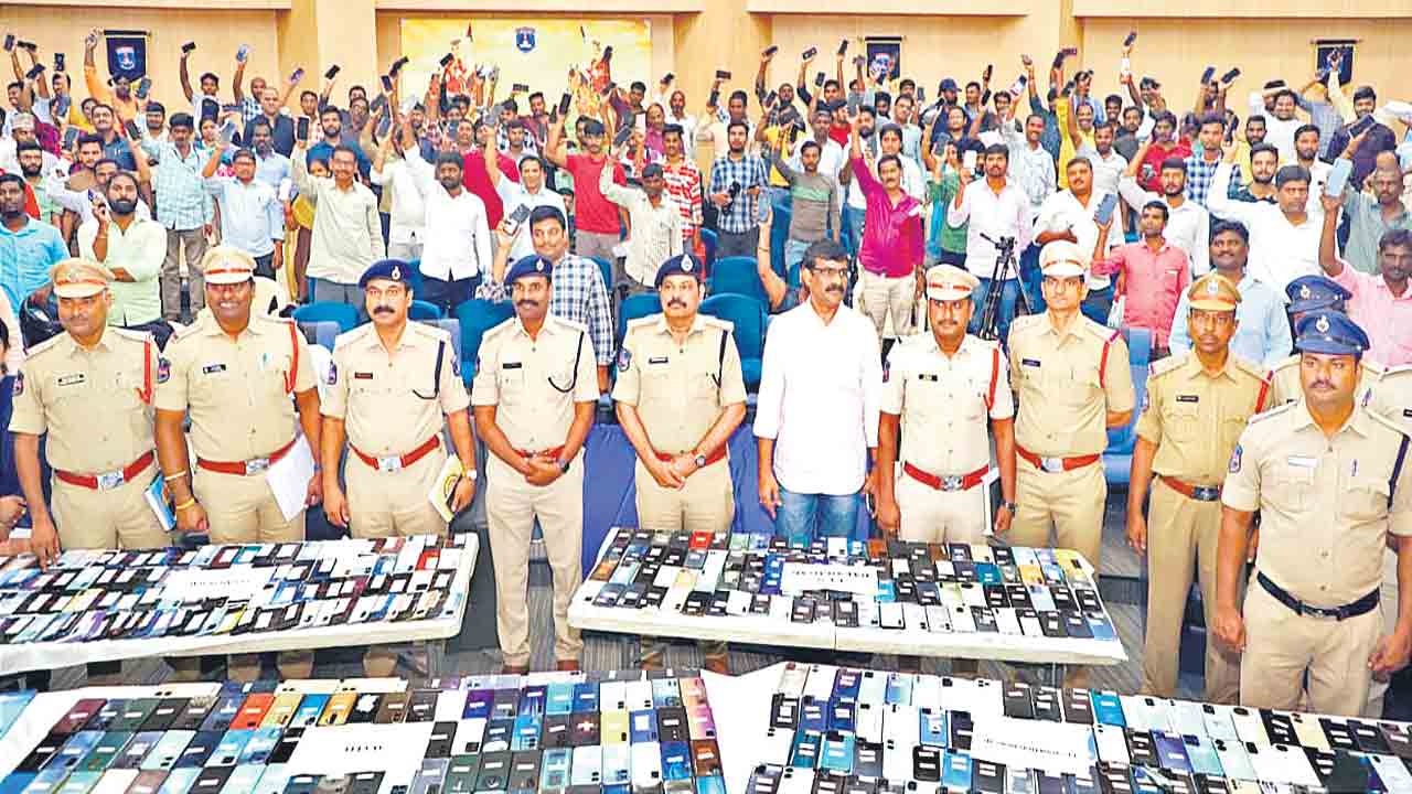 సెల్‌ఫోన్ల రికవరీలో పోలీసుల దూకుడు