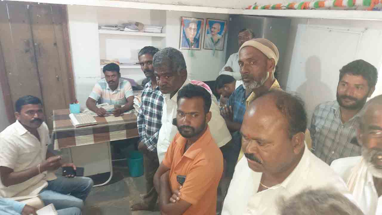 పండుగ పూట పస్తులేనా?