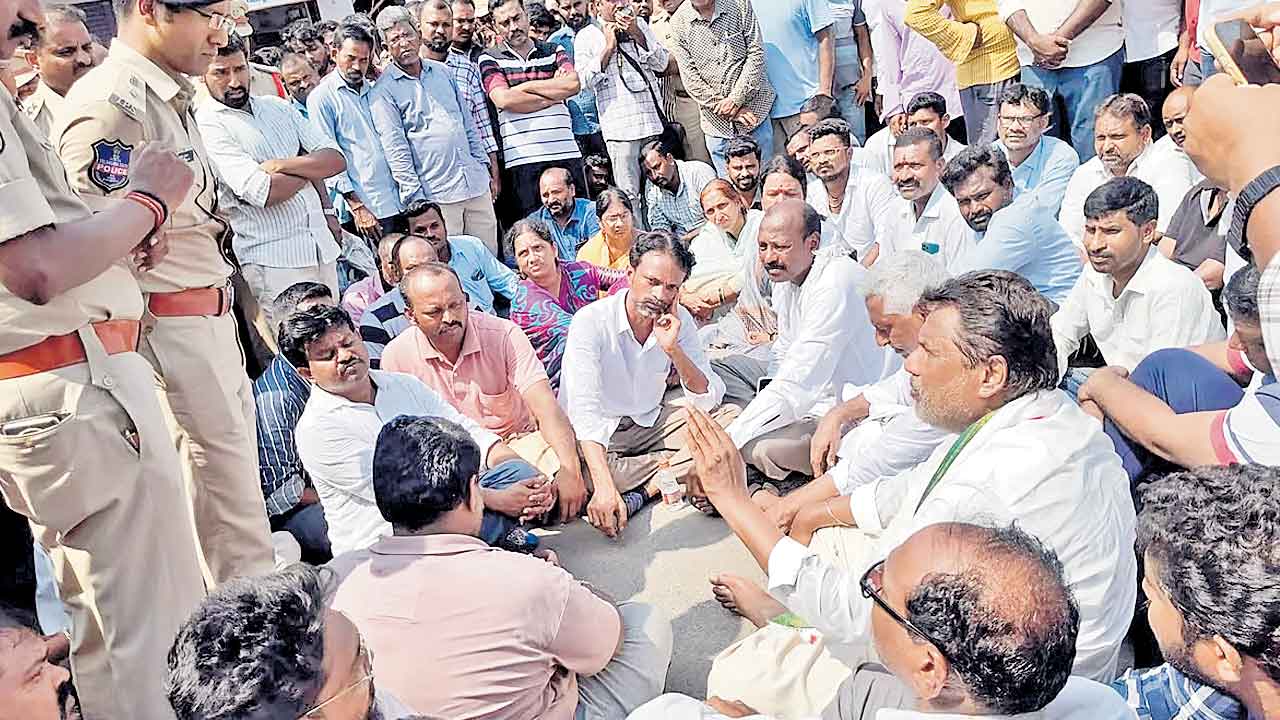 Party Defections | బెడిసికొడుతున్న ఫిరాయింపులు