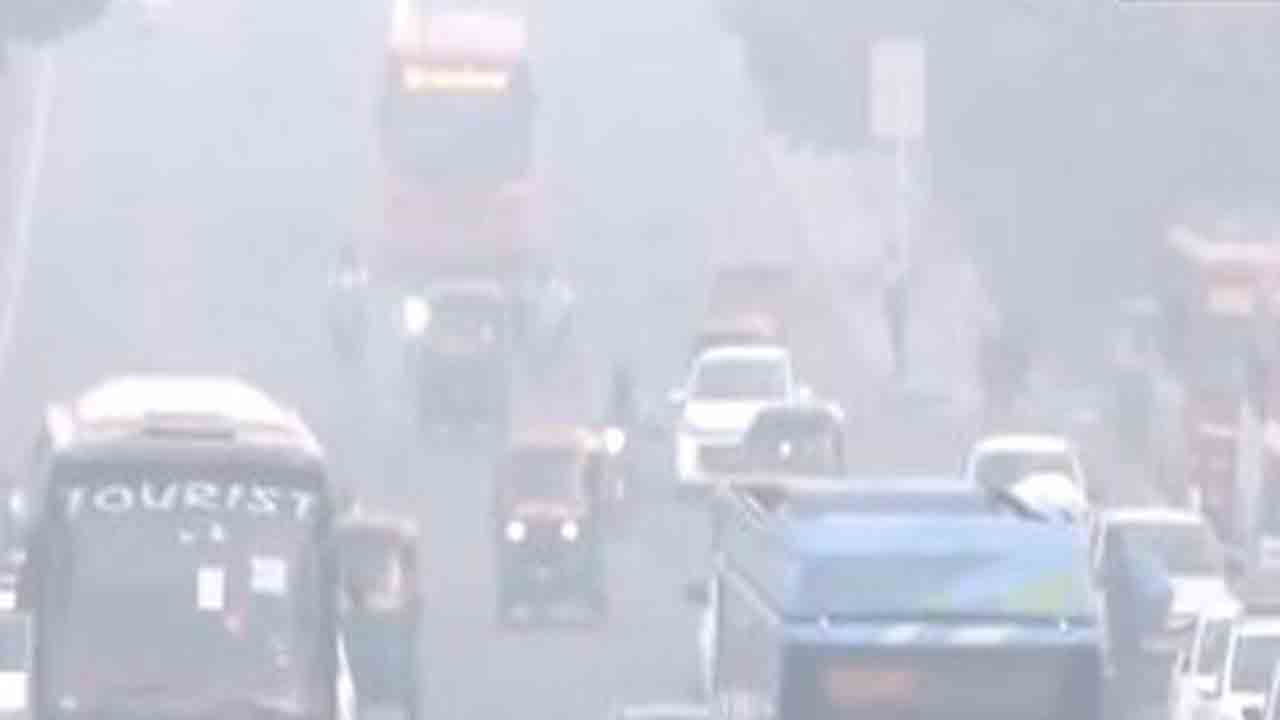 Air Pollution | ఢిల్లీలో అధ్వానస్థితికి గాలి నాణ్యత.. 300కి పడిపోయిన ఏక్యూఐ