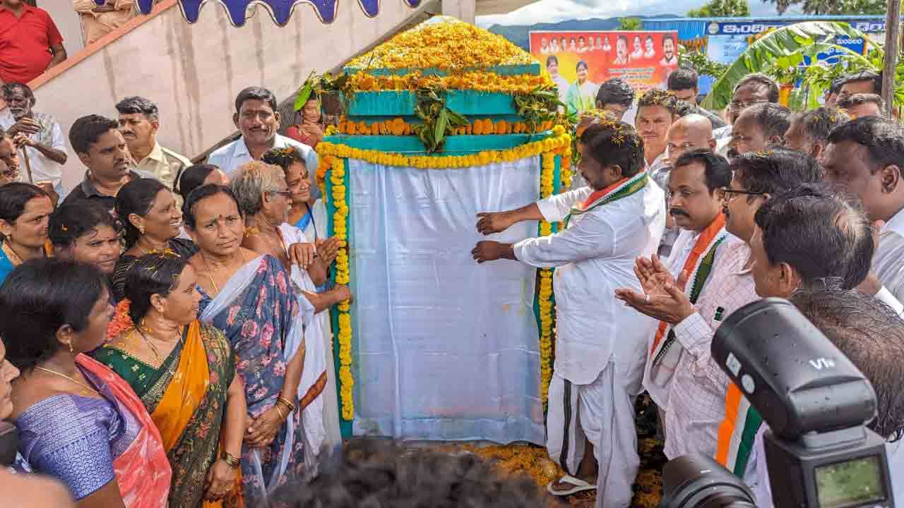 ఇందిరా డెయిరీ ఆదర్శం కావాలి