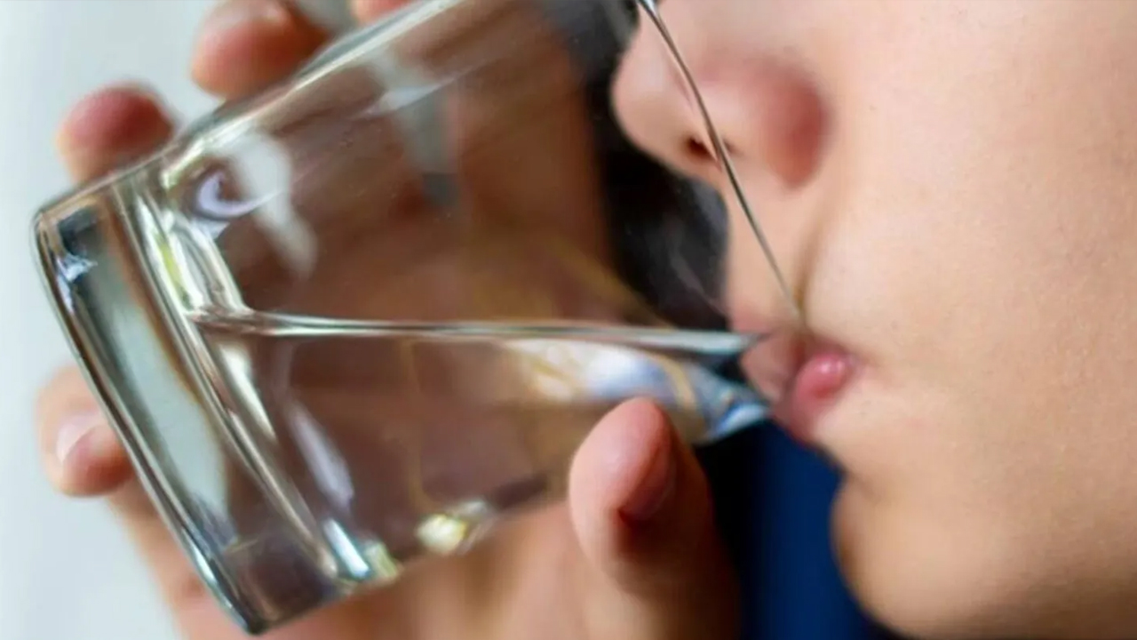 Health tips | ఉదయాన్నే పళ్లు తోమకుండా నీళ్లు తాగితే ఏమవుతుందో తెలుసా..?
