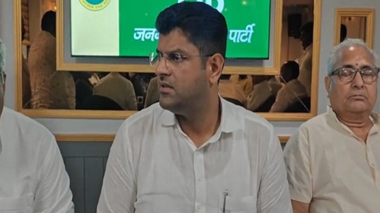 Dushyant Chautala | దుష్యంత్‌ చౌతలా కాన్వాయ్‌పై రాళ్ల దాడి.. సభలో ప్రసంగిస్తుండగా రాళ్లు విసిరిన దుండగులు