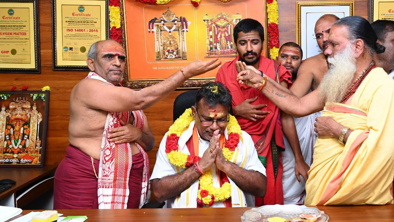 Srisailam | శ్రీశైలం దేవస్థానం ఇన్‌చార్జి ఈవోగా చంద్రశేఖరరెడ్డి బాధ్యతల స్వీకరణ