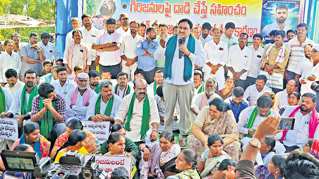 బాంబులు పేలేది కాంగ్రెస్‌లోనే