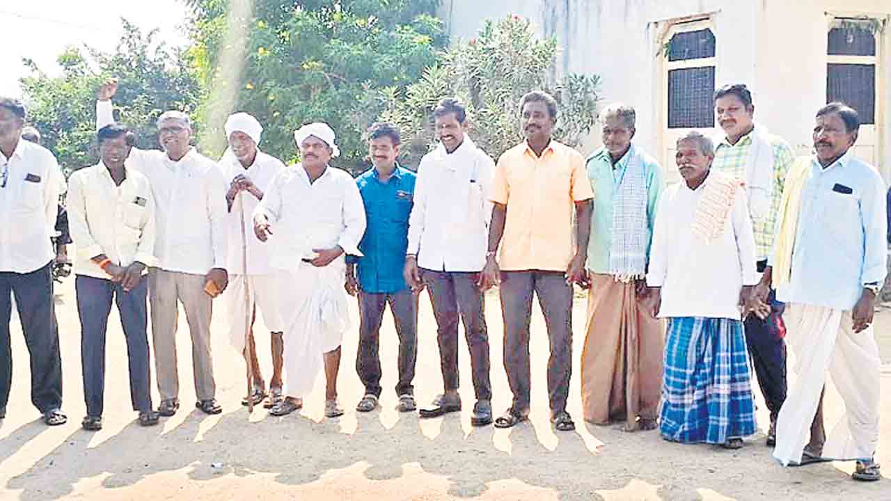 కొనుగోలు కేంద్రం ప్రారంభించాలని నిరసన