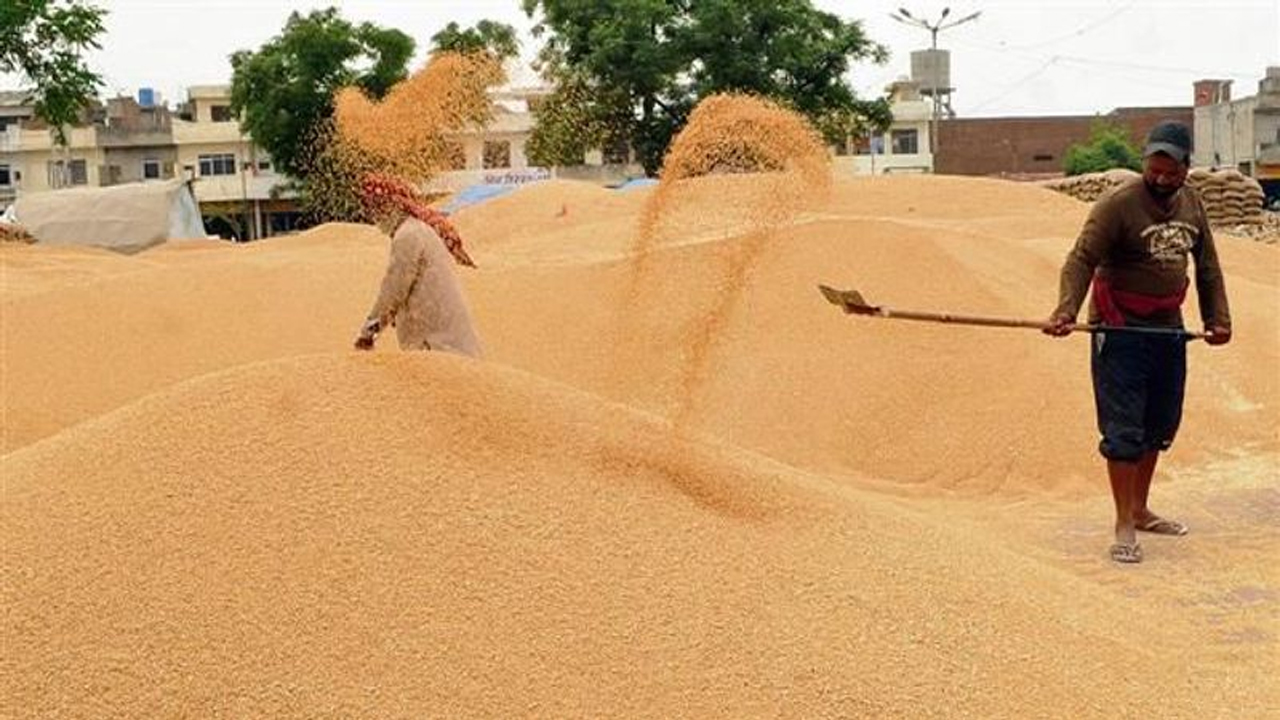 Union Cabinet Decisions | రబీలో ఆరు పంటల కనీస మద్దతు ధర పెంపు.. యూరియేతర ఎరువుల సబ్సిడీకి కేంద్రం ఆమోదం