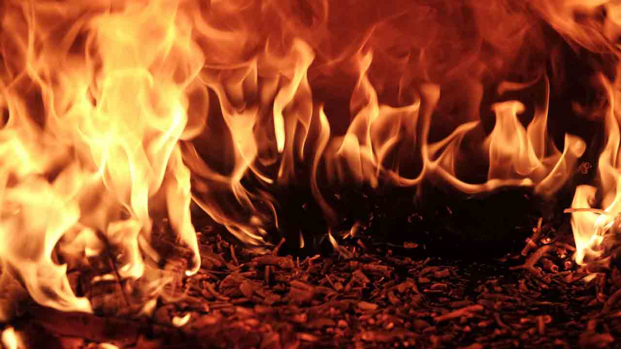 Tragedy | బాణాసంచా దుకాణంలో అగ్నిప్రమాదం .. ఇద్దరు మృతి