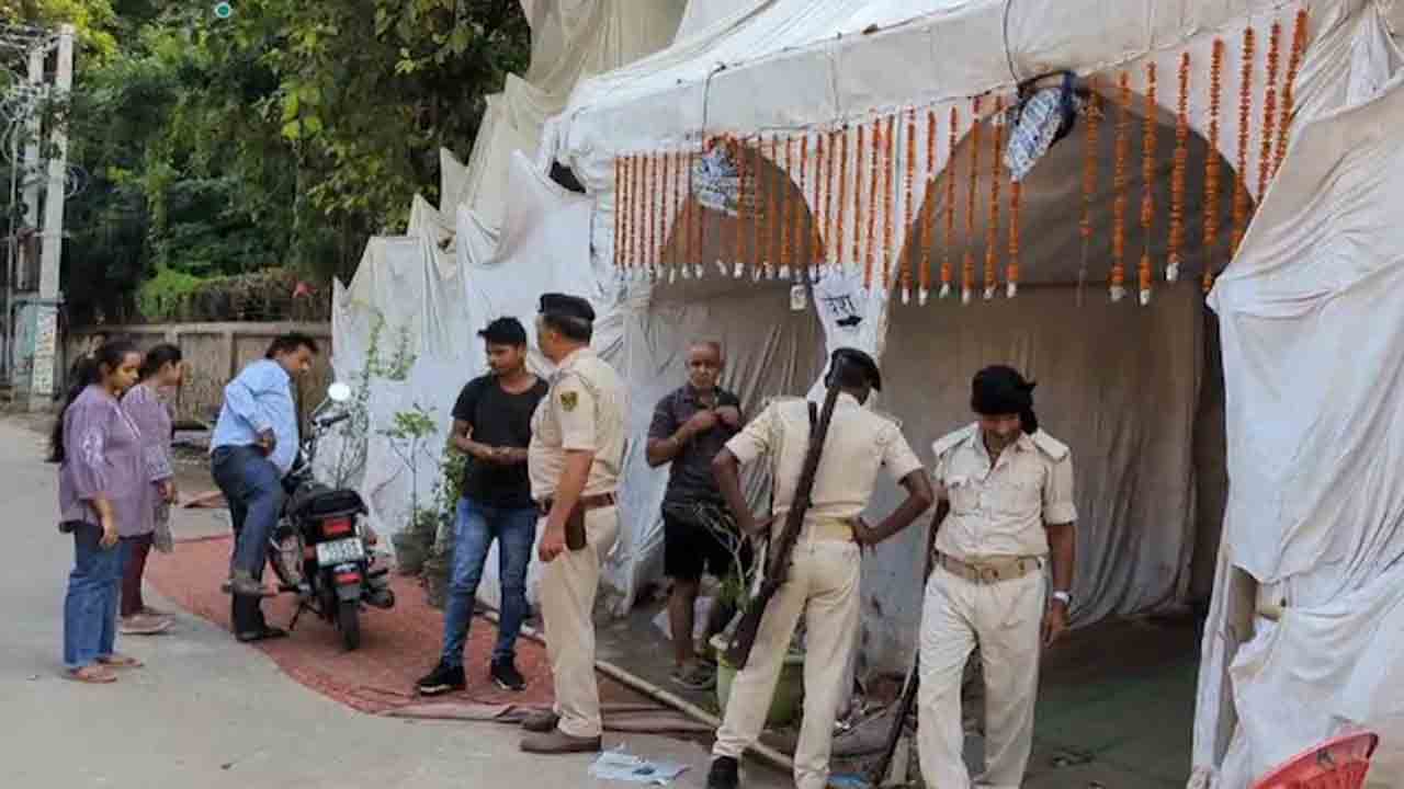 Firing At Durga Puja Pandal | దుర్గా పూజా మండపం వద్ద కాల్పులు.. నలుగురికి గాయాలు