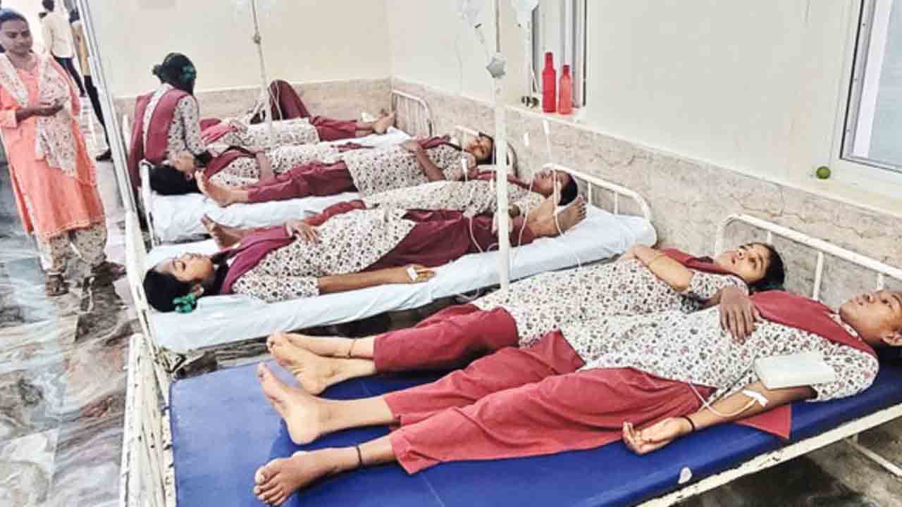 Food poison | గిరిజన బాలిక ఆశ్రమ పాఠశాలలో ఫుడ్‌ పాయిజన్‌.. 30 మంది విద్యార్థులకు అస్వస్థత