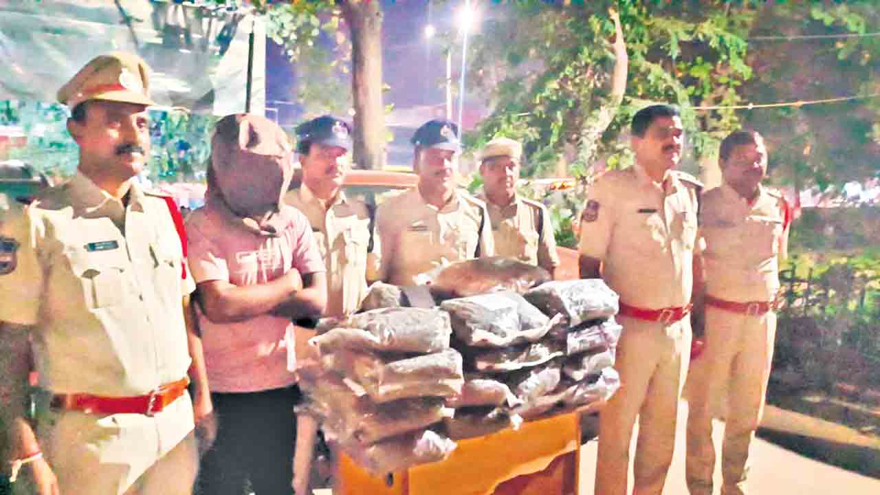 అంతర్రాష్ట్ర గంజాయి స్మగ్లర్‌ అరెస్ట్‌