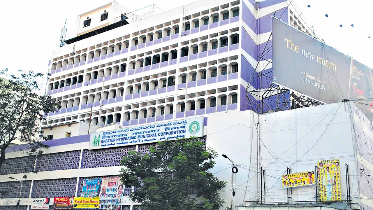 GHMC | పారిశుధ్య కార్మికుల జీతంలో కోత.. బల్దియా ఏకపక్ష నిర్ణయం