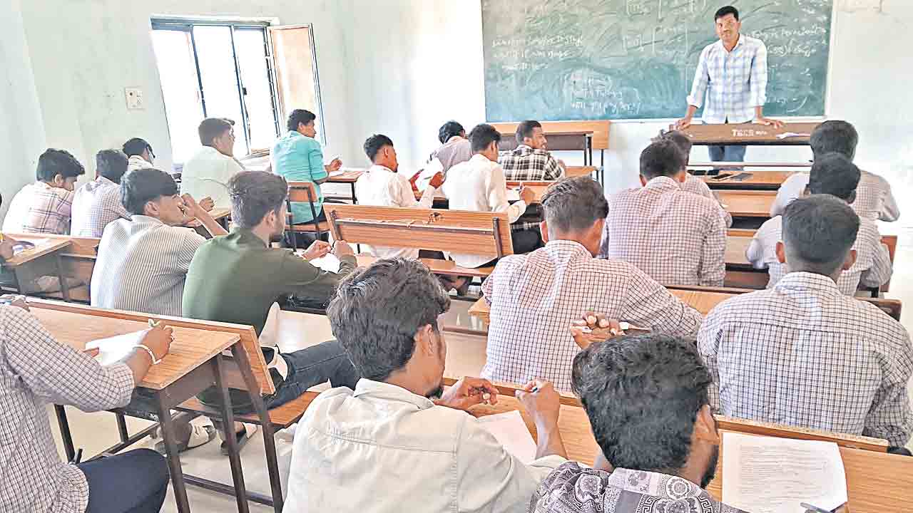 పండుగ పూట పస్తులేనాజ..?