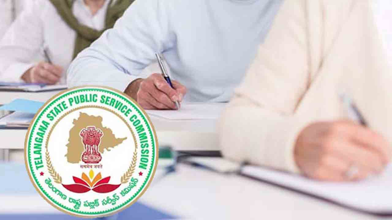 గ్రూప్‌-1 వాయిదా వేయండి