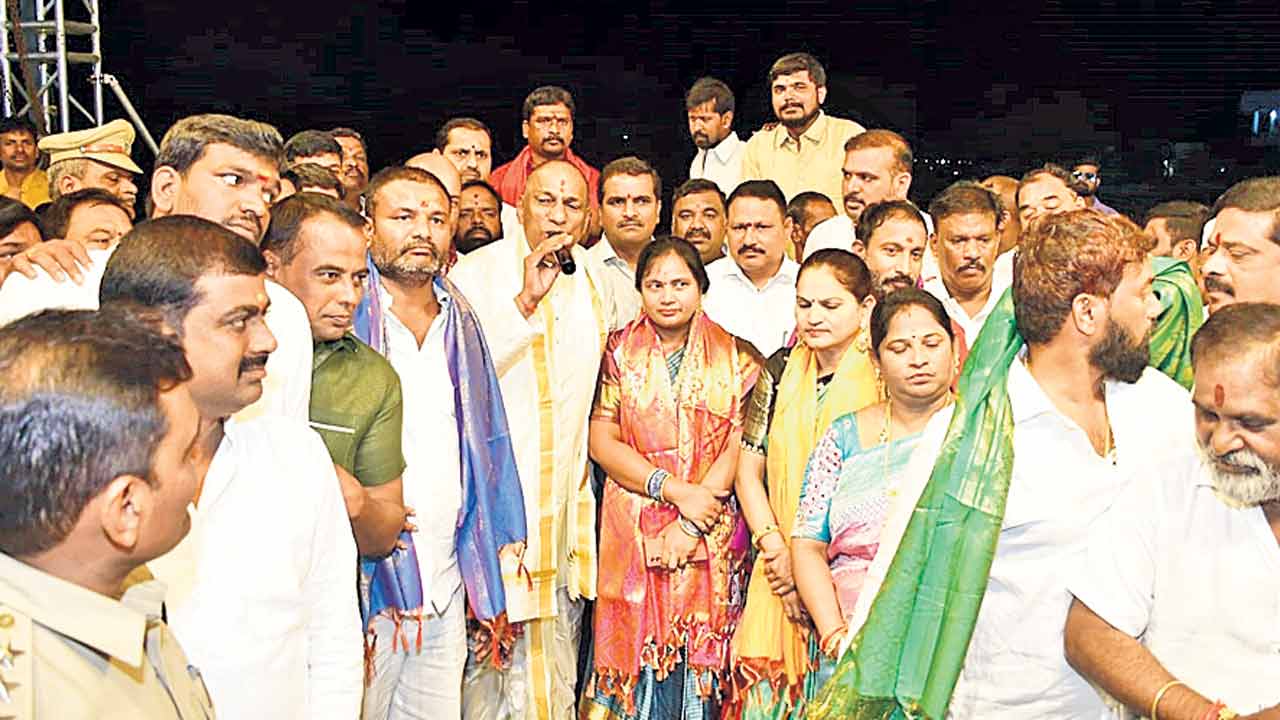 Medchal | దసరా వేడుకల్లో రగడ.. మేడ్చల్‌లో కాంగ్రెస్‌ వర్సెస్‌ బీఆర్‌ఎస్‌