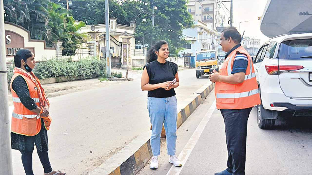 పారిశుధ్యంపై దృష్టి సారించాలి : జీహెచ్‌ఎంసీ కమిషనర్‌ ఆమ్రపాలి
