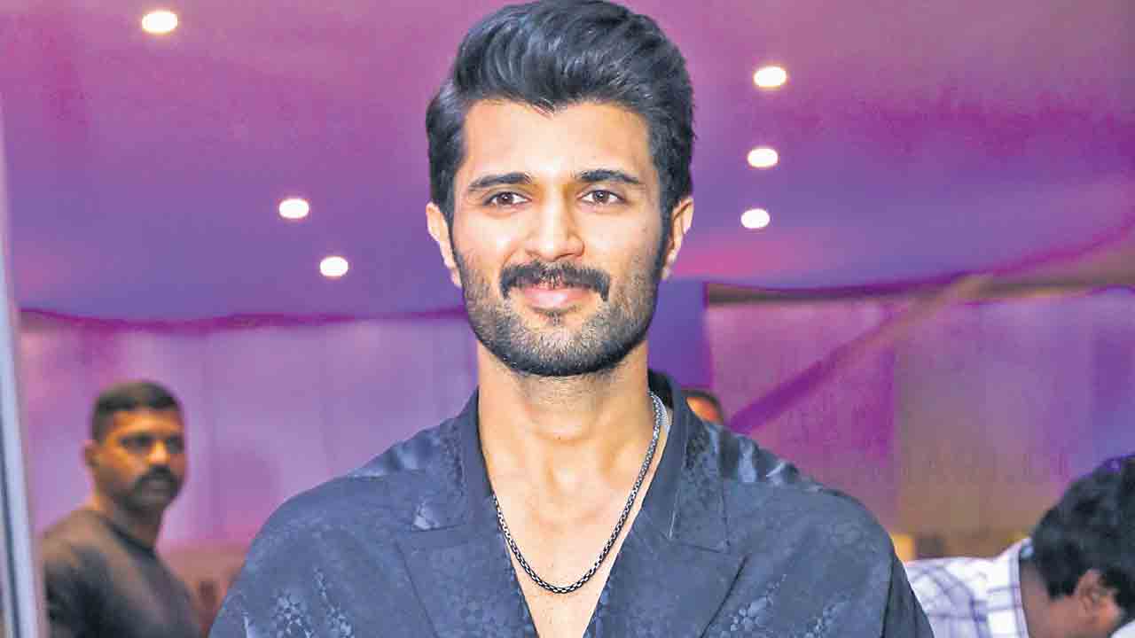 Vijay Deverakonda | కేరళలో విజయ్‌ దేవరకొండ ఫ్యాన్స్‌ మీట్‌..
