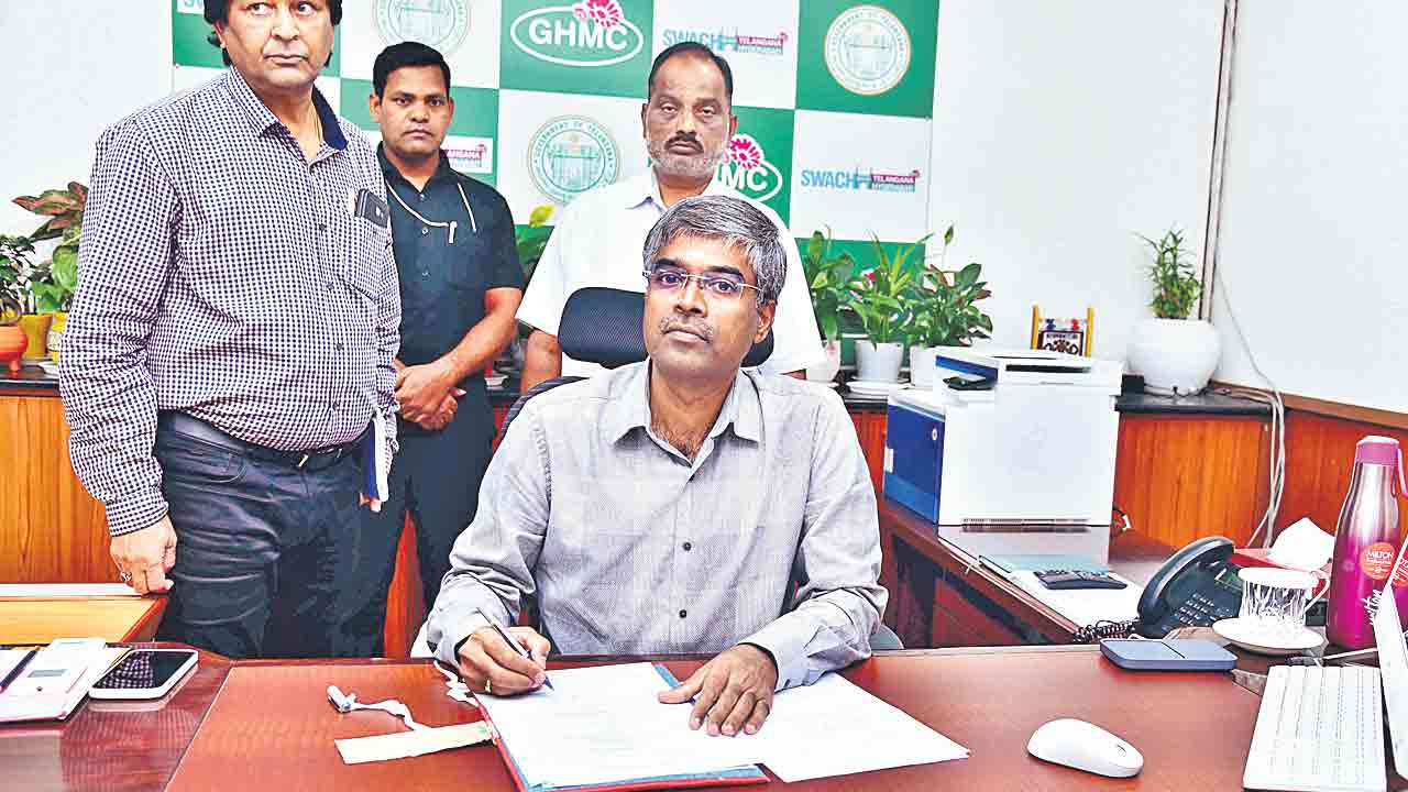 బల్దియా కమిషనర్‌గా ఇలంబర్తి బాధ్యతలు