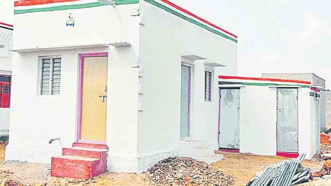 నత్తనడకన ఇందిరమ్మ ఇళ్ల నిర్మాణం