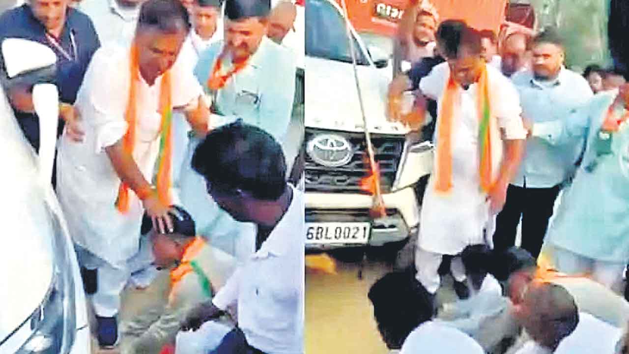 కార్యకర్తల చేతులపై నడిచిన బీజేపీ నేత