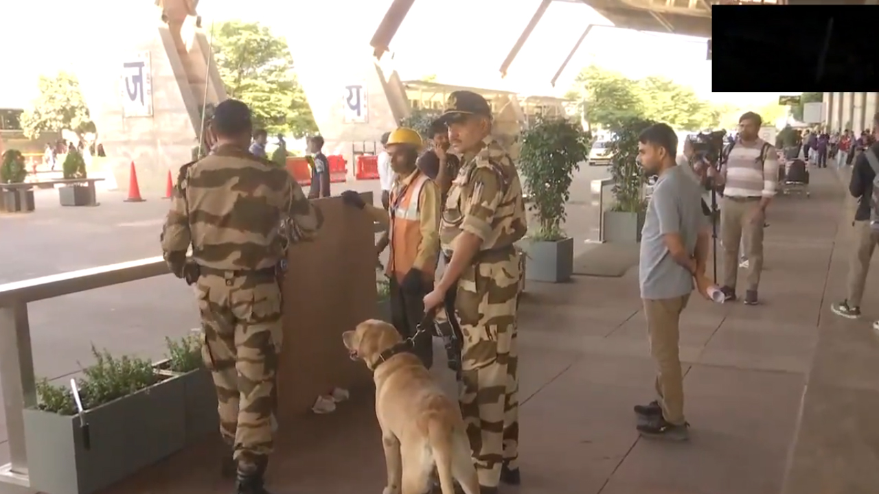 Jaipur airport | జైపూర్‌ ఎయిర్‌పోర్టుకు బాంబు బెదిరింపు.. కొనసాగుతున్న సెర్చ్‌ ఆపరేషన్‌.. Video