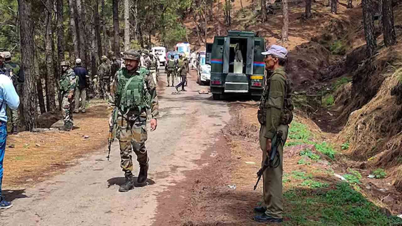 Army jawans | ఇద్దరు జవాన్లను కిడ్నాప్‌ చేసిన ఉగ్రవాదులు.. ఒకరు మృతి