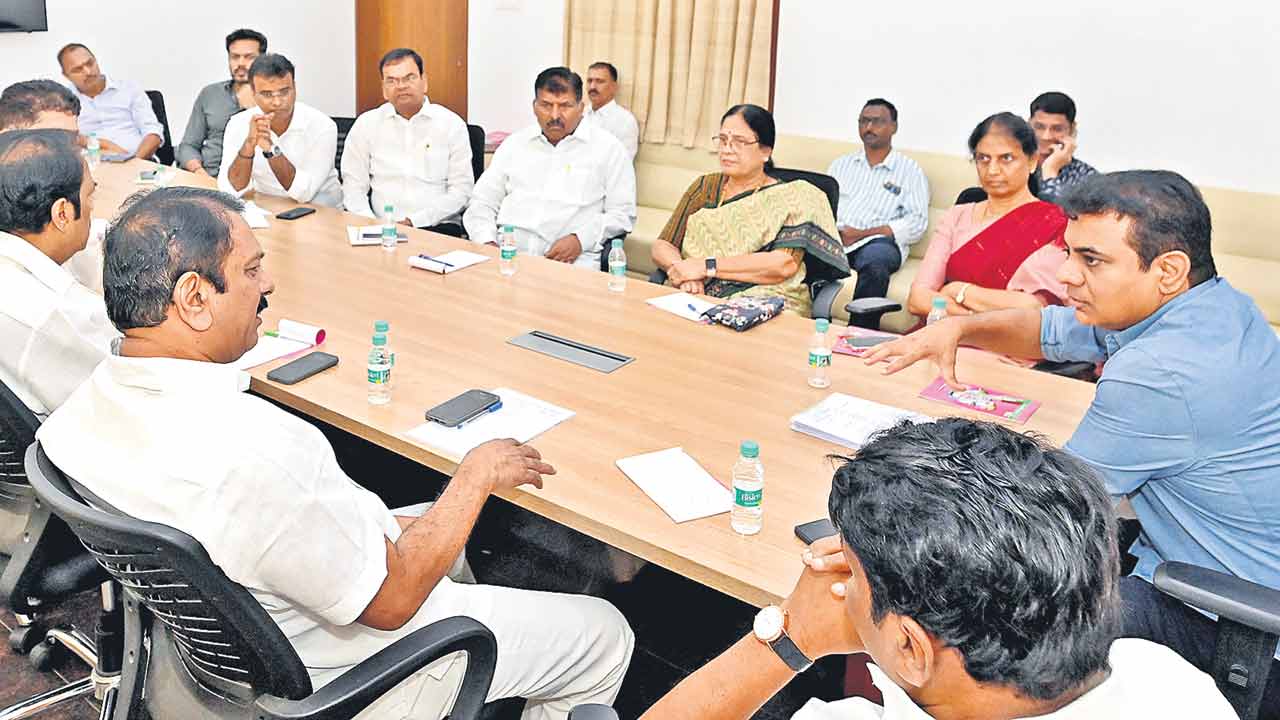 KTR | మేమున్నాం.. రేవంత్‌రెడ్డి పంపే బుల్డోజర్లకు అడ్డుగా నిలబడతాం: కేటీఆర్‌