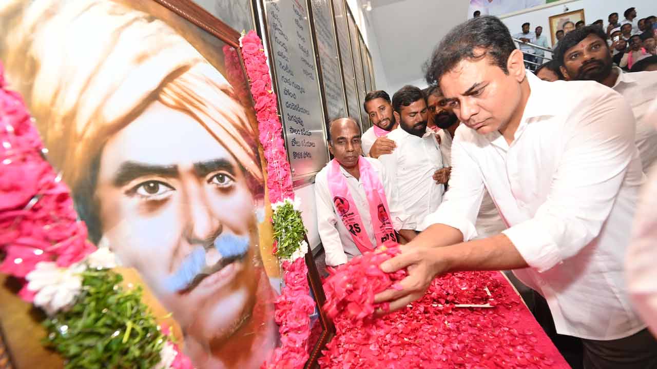 తెలంగాణ భవన్‌లో కుమ్రం భీం, వాల్మీకికి నివాళి