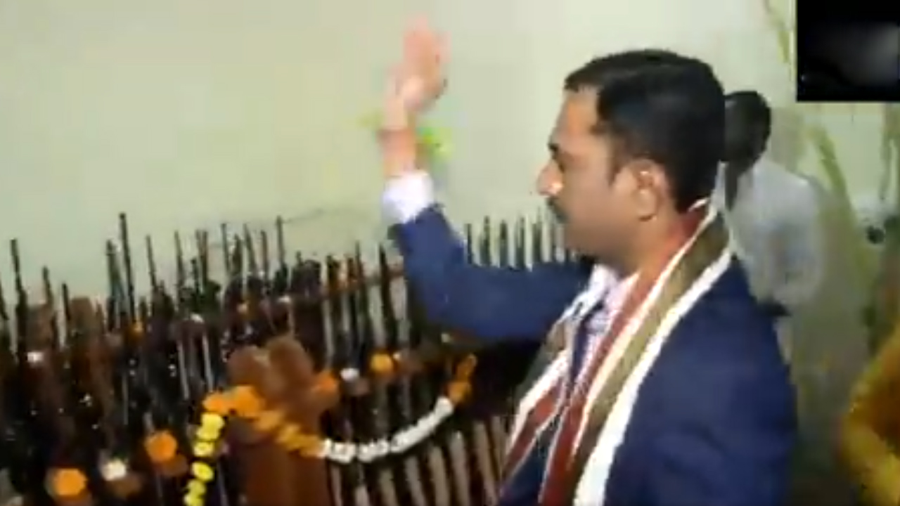 Vijayadashmi | విజయదశమి సందర్భంగా పోలీస్‌ కమిషనరేట్‌లో ఆయుధ పూజ.. Video