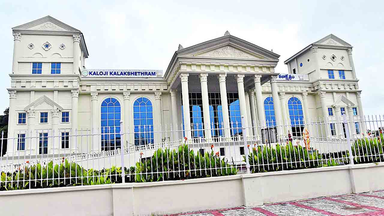 వచ్చేదెన్నడు.. తెరిచేప్పుడు ?