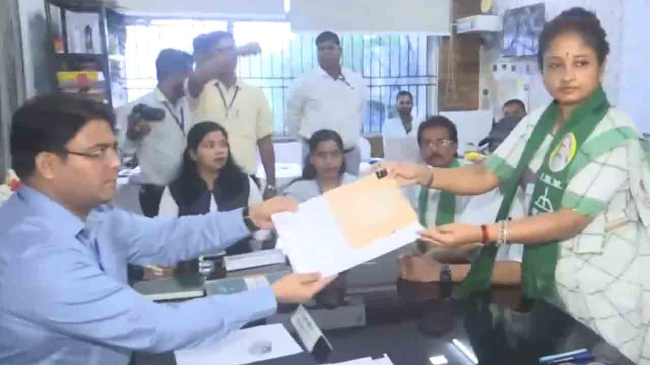 Kalpana Soren | గాండేయ్‌ స్థానానికి నామినేషన్‌ వేసిన కల్పనా సోరెన్‌