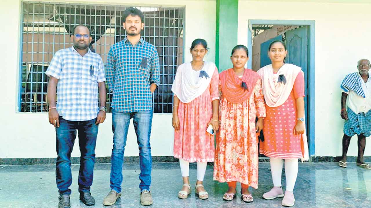 ఏఈవోల మెడపై కత్తి!