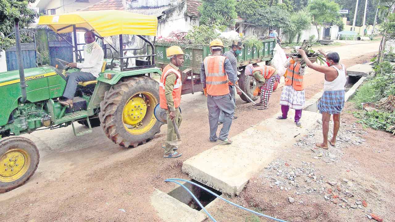 పండుగపూట జీపీ కార్మికుల పస్తులు