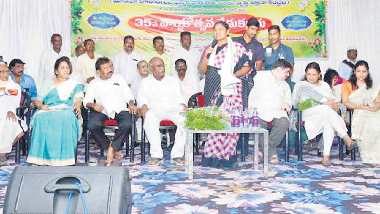 క్షేత్రస్థాయిలో సందర్శించాలి