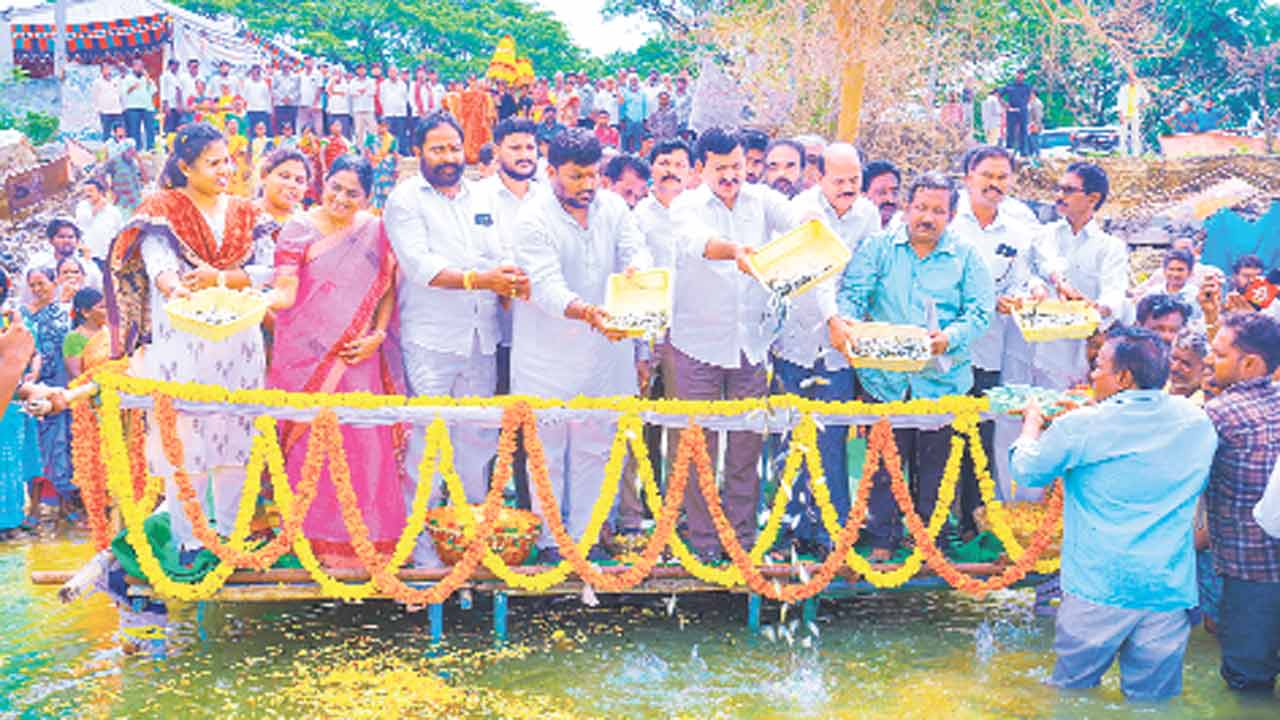 కుల వృత్తులను ప్రోత్సహిస్తాం