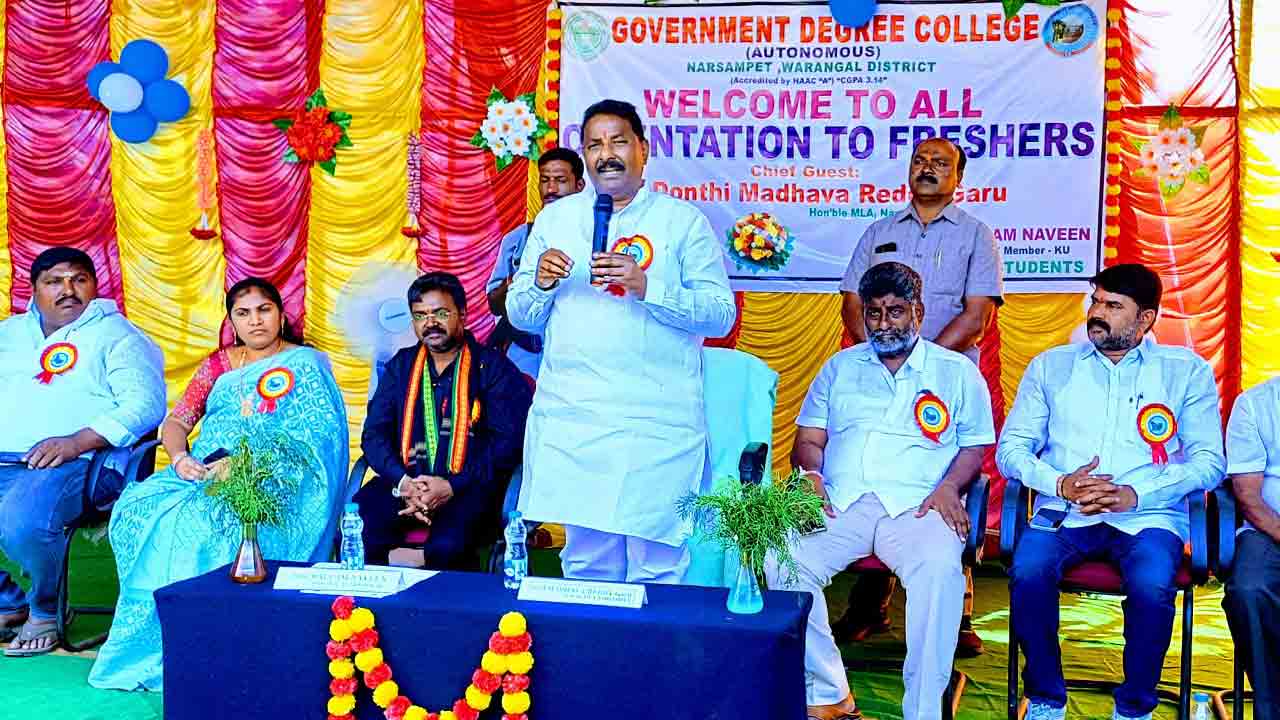 విద్యార్థులు భవిష్యత్‌కు మార్గాలు వేసుకోవాలి