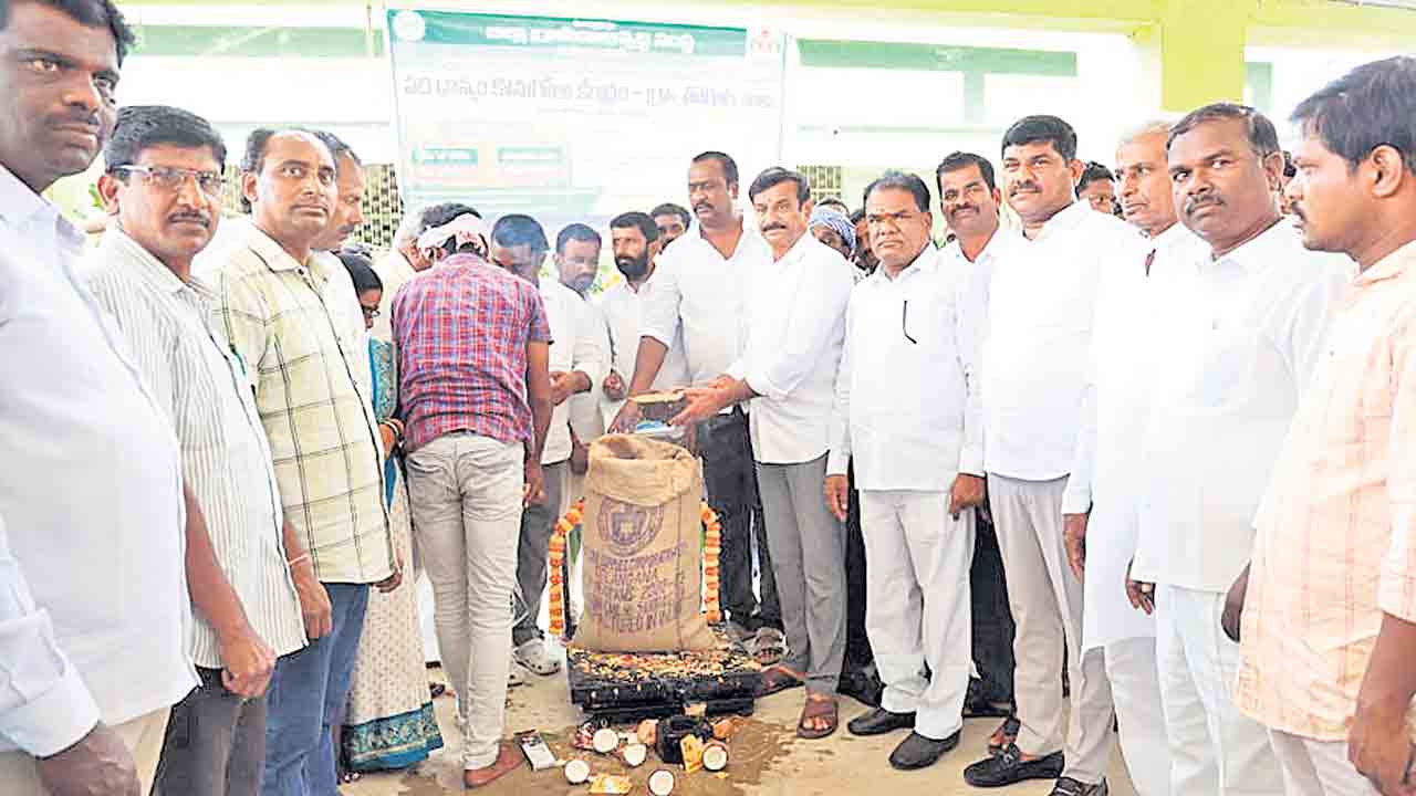 ధాన్యం కొనుగోళ్లకు సన్నద్ధం