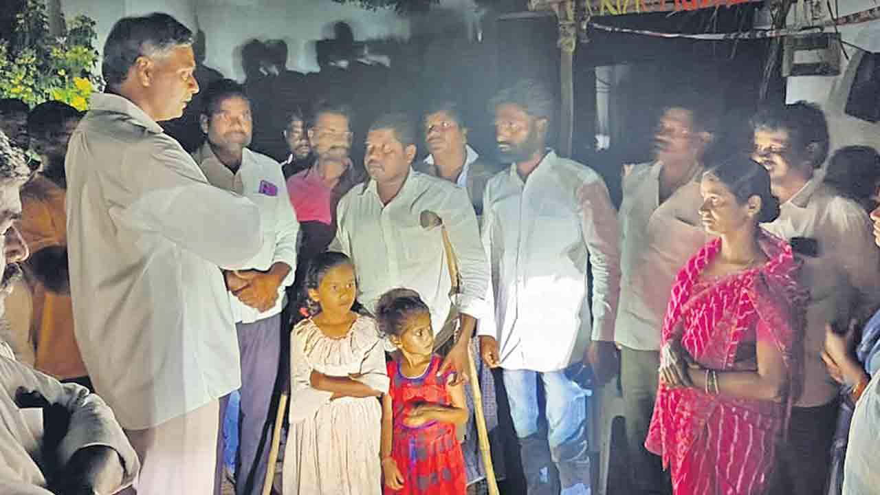 బాలిక కుటుంబ సభ్యులకు ఎమ్మెల్యే పరామర్శ