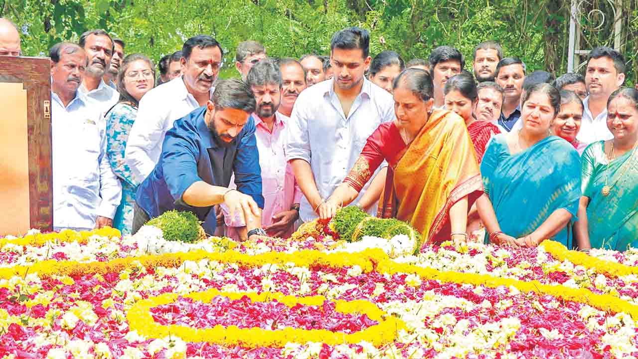 ప్రజల కోసమే.. పట్లోళ్ల కుటుంబం