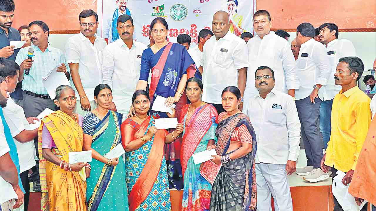 హామీలు నెరవేర్చని కాంగ్రెస్‌