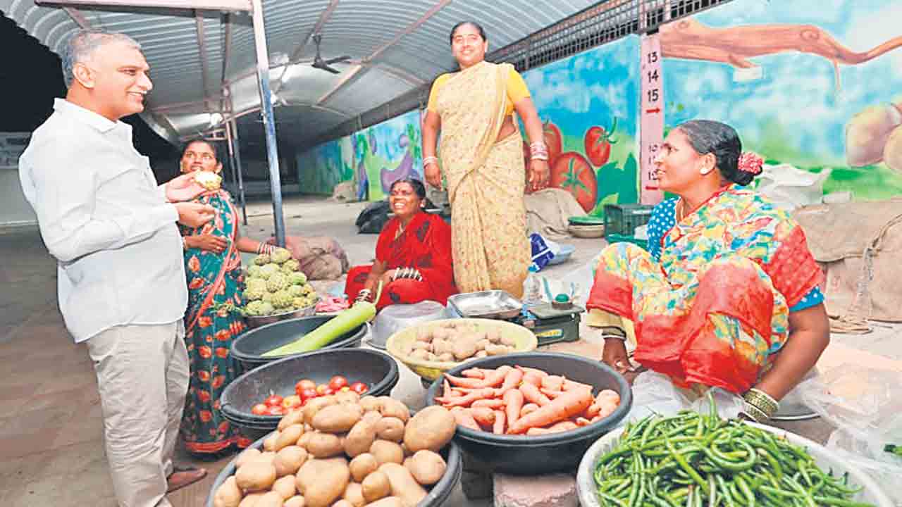 పాతూర్‌ మార్కెట్‌ను సందర్శించిన హరీశ్‌రావు
