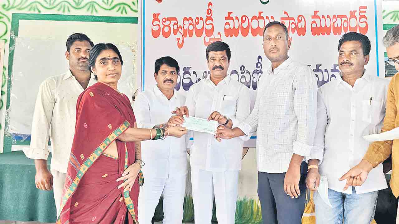 హామీలను తుంగలో తొక్కిన కాంగ్రెస్‌