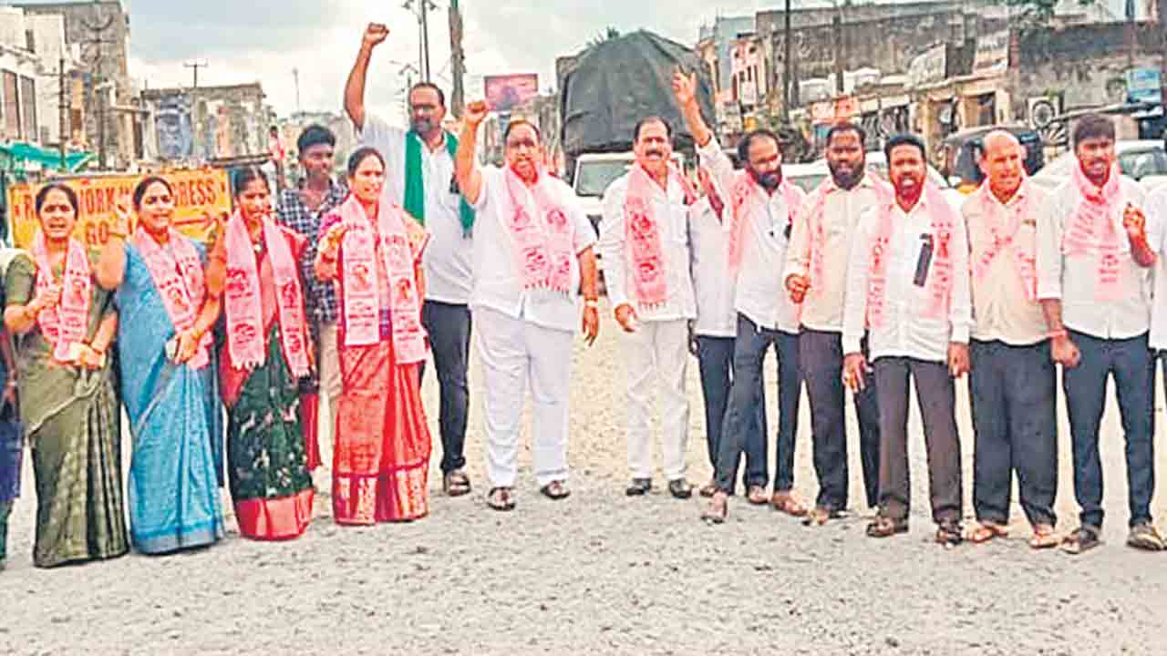 రైతులతో చెలగాటం ఆడుతున్న కాంగ్రెస్‌