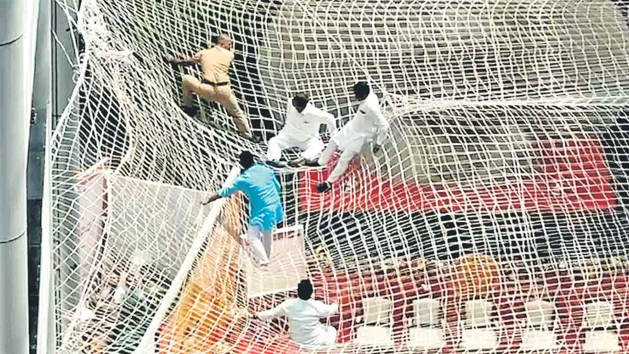 Maharashtra | సచివాలయం నుంచి దూకేసిన డిప్యూటీ స్పీకర్‌, నేతలు