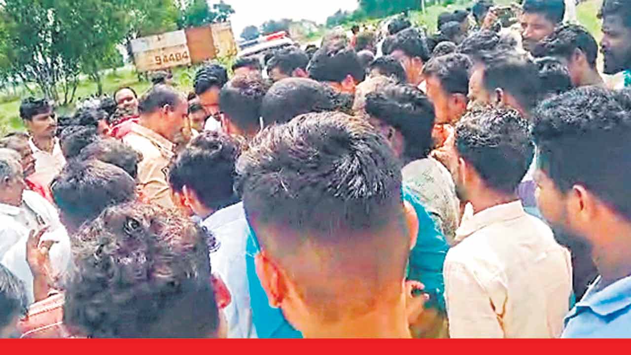 మృతుల కుటుంబాలను ఆదుకోవాలి