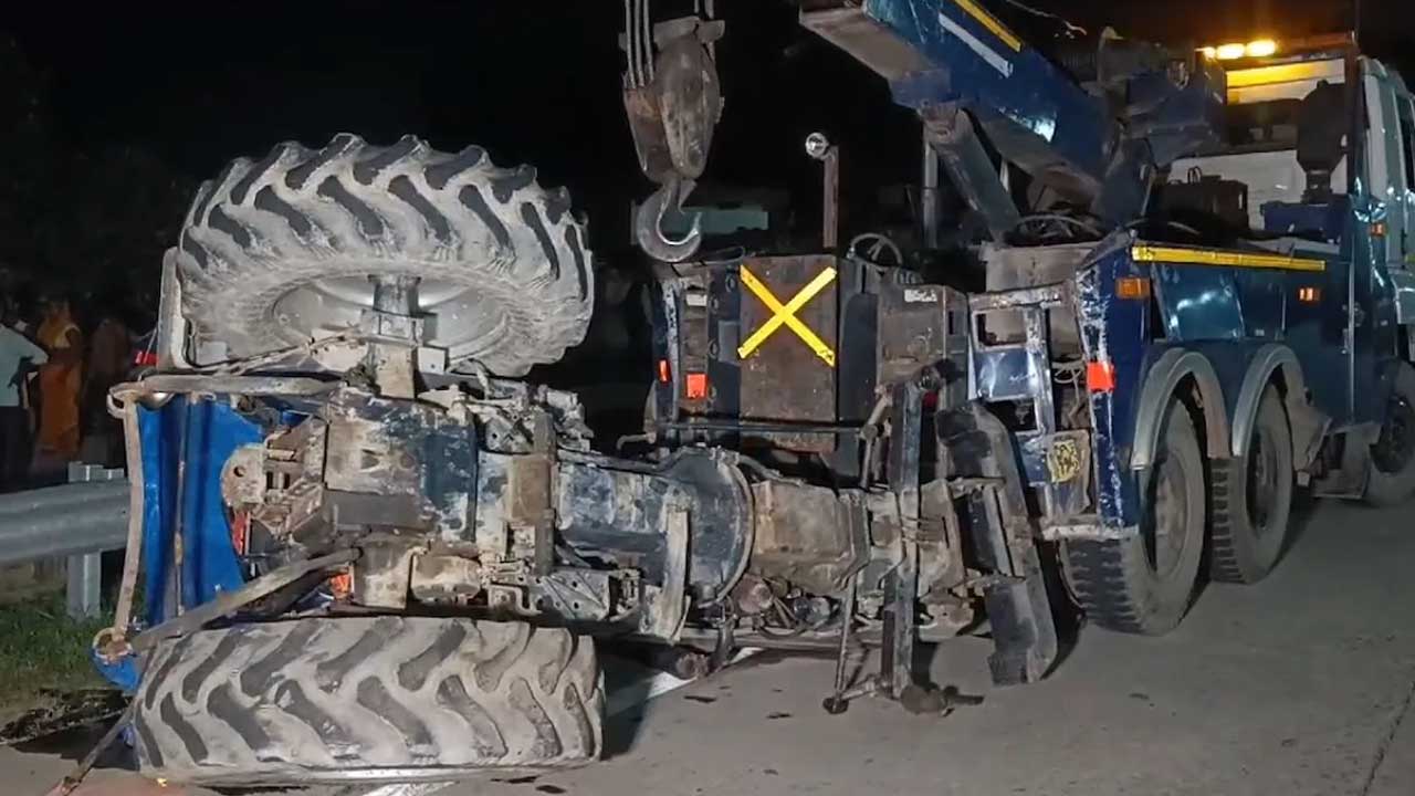 Road Accident | ట్రాక్టర్‌ను ఢీకొట్టిన ట్రక్కు.. 10 మంది కూలీలు దుర్మరణం