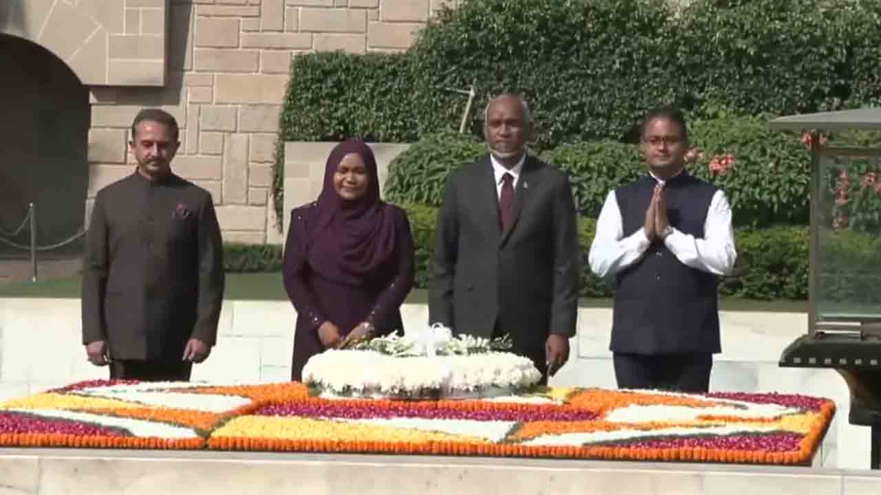 Mohamed Muizzu | రాజ్‌ఘాట్‌లో నివాళులర్పించిన మాల్దీవుల అధ్యక్షుడు ముయిజ్జు