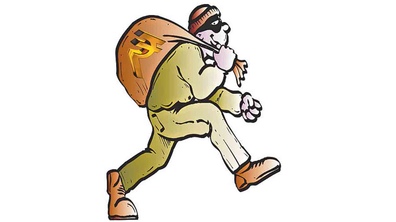 Hayatnagar | కారు అద్దాలు పగులగొట్టి.. రూ. 2 లక్షలు దోచుకెళ్లారు