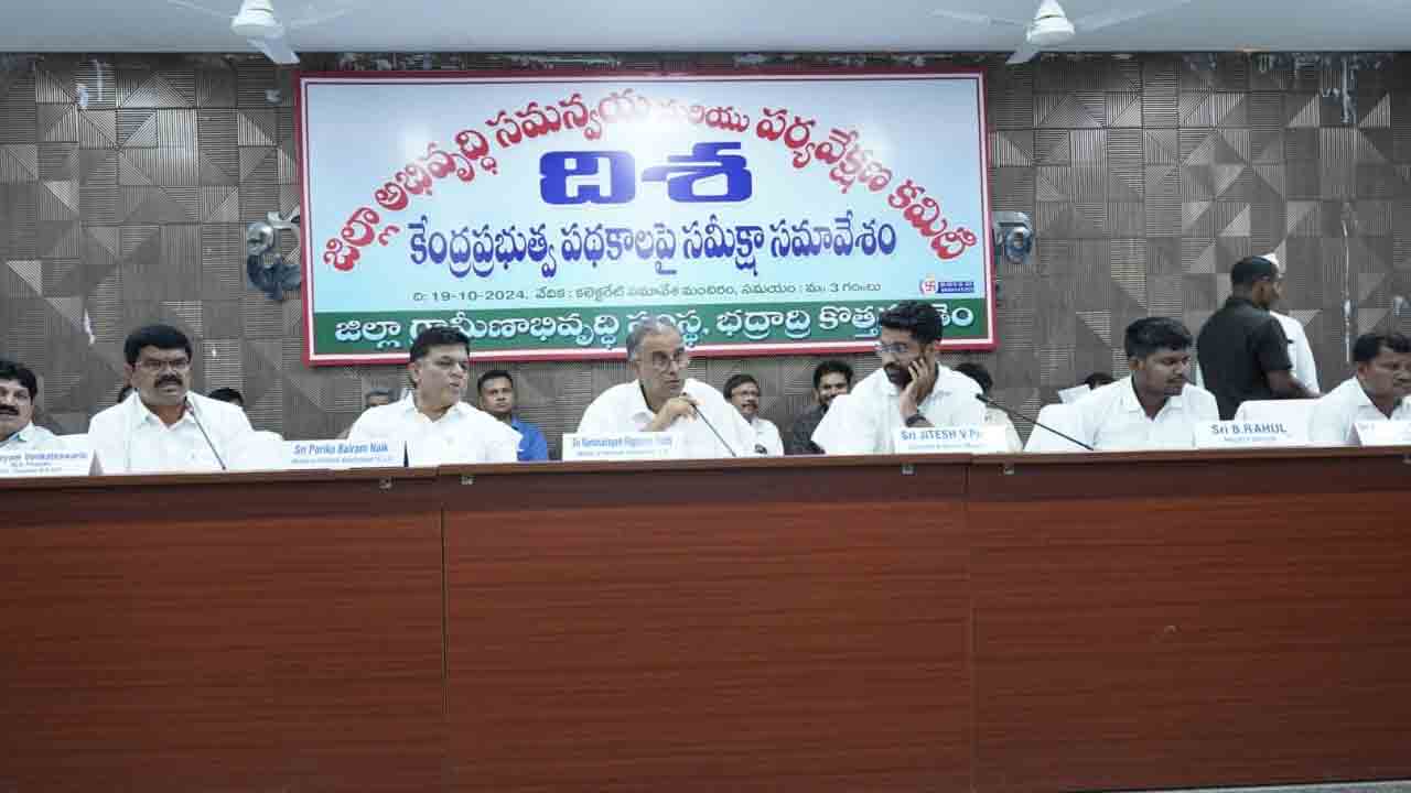 పథకాల అమలు బాధ్యత అధికారులదే..