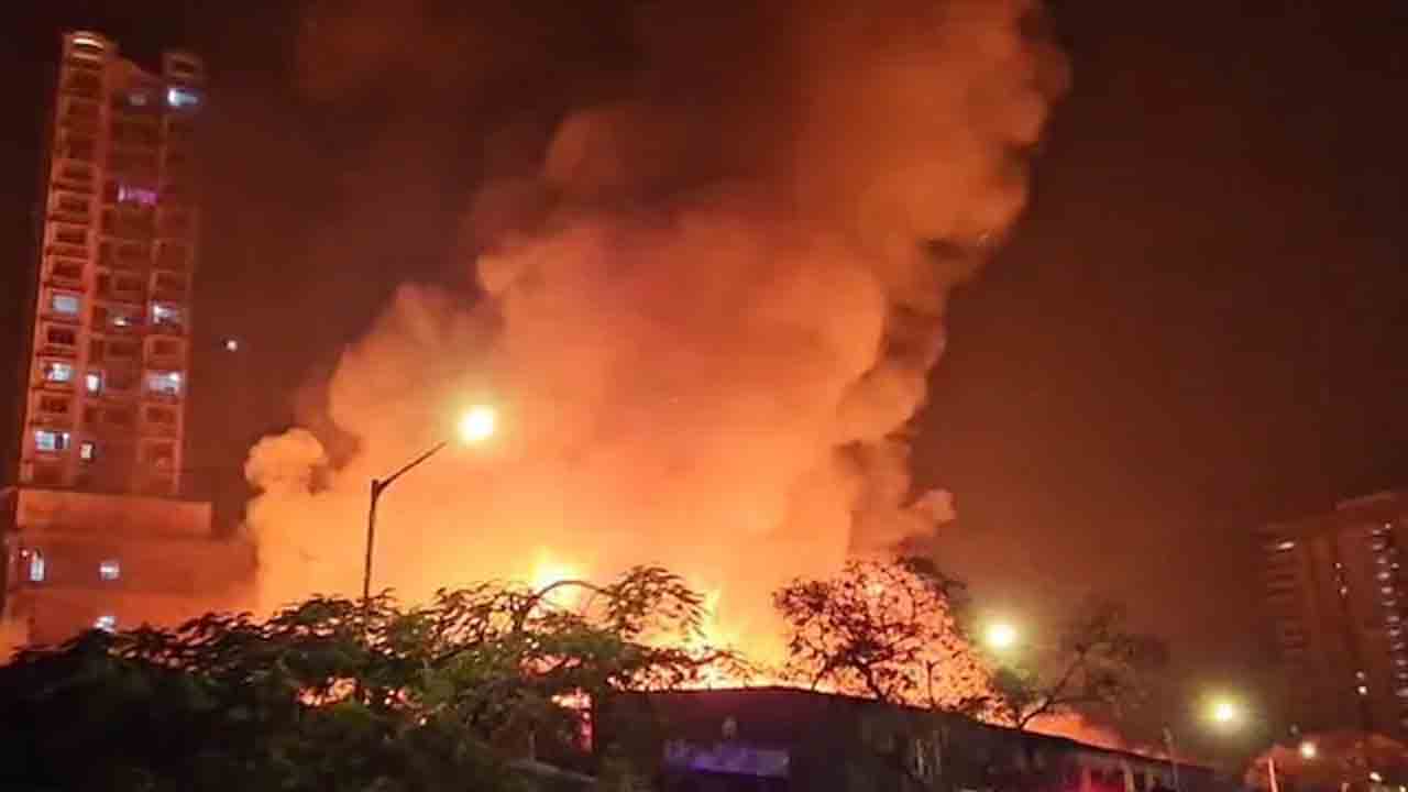 Mumbai | 14 అంతస్తుల నివాస భవనంలో అగ్నిప్రమాదం.. ముగ్గురు మృతి